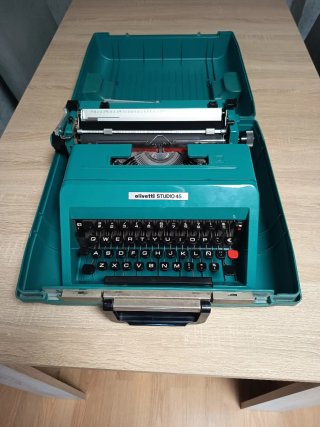 Máquina de escribir Olivetti Studio 45