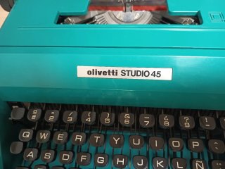 Máquina de escribir Olivetti Studio 45