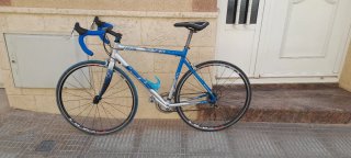 Bicicleta de carretera Genus, precio negociable
