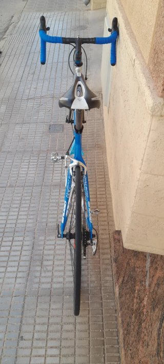 Bicicleta de carretera Genus, precio negociable