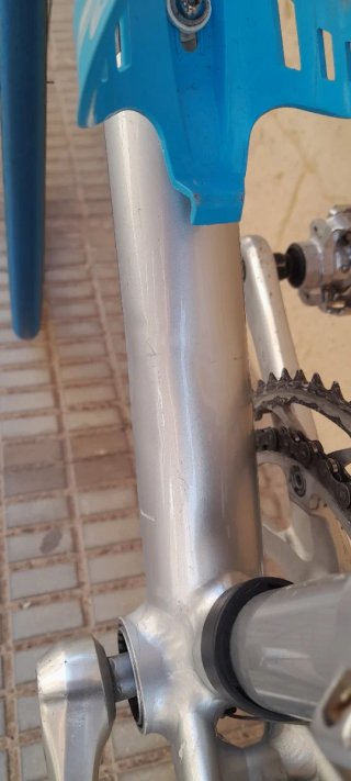 Bicicleta de carretera Genus, precio negociable