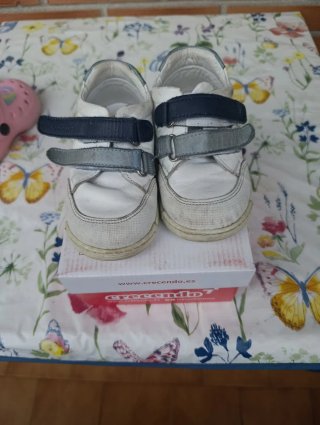 Zapatillas piel T.23