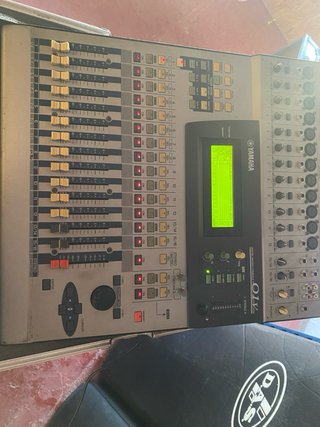 Yamaha 01V Mesa de Sonido Digital
