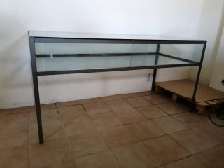 Mostrador de tienda cristal y metal