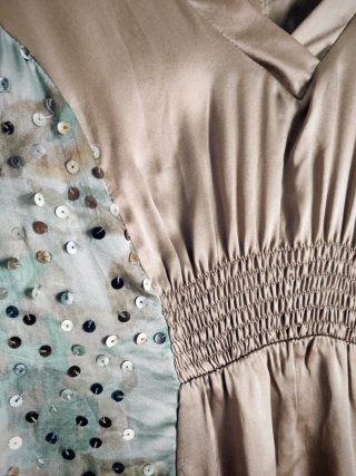 Vestido de fiesta beige y multicolor