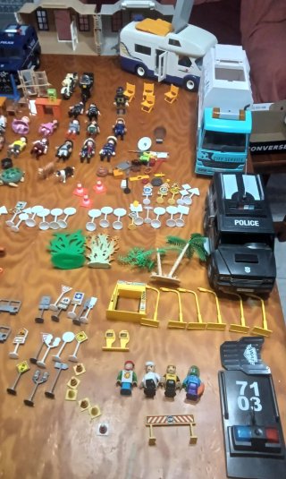 Lote Playmobil: Vehículos y Figuras