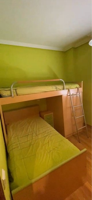 Cama litera con armario y escalera