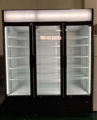 Armario expositor refrigerado 3 puertas