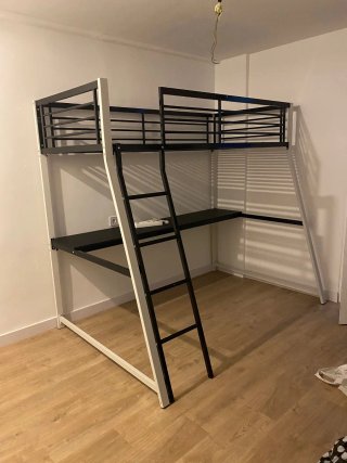 Cama alta individual con escritorio