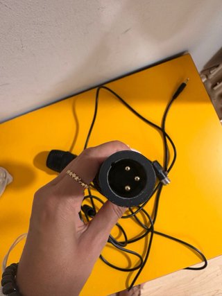2 Micrófonos Behringer y JBL Negros