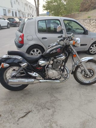 Kymco 125 Cruiser Negra