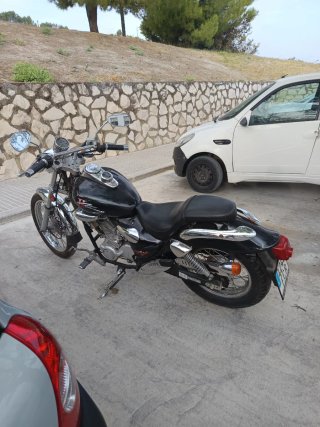 Kymco 125 Cruiser Negra