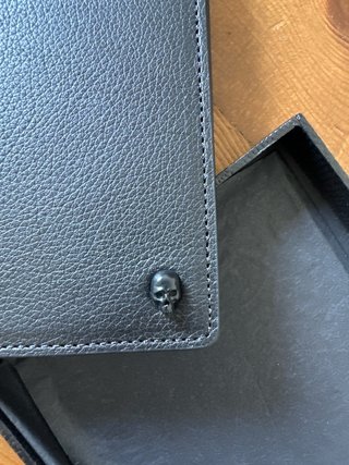 Funda Pasaporte The Kooples Negra
