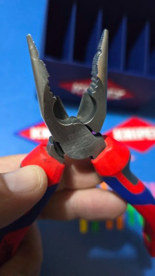 Alicate knipex atramantado 08 22 145