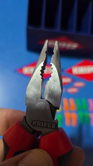 Alicate knipex atramantado 08 22 145