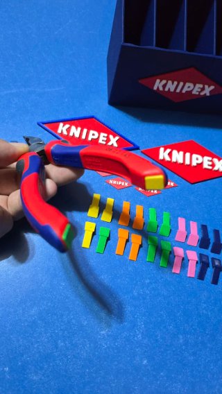 Alicate knipex atramantado 08 22 145