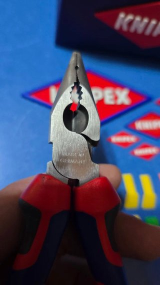 Alicate knipex atramantado 08 22 145