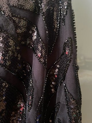 Falda de lentejuelas negra con flecos