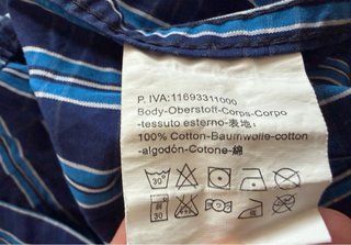 Camisa con capucha de chico a rayas manga larga