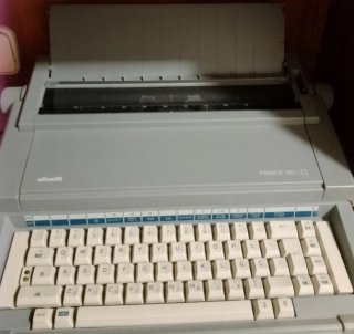Máquina de escribir eléctrica Olivetti Praxis 150-
