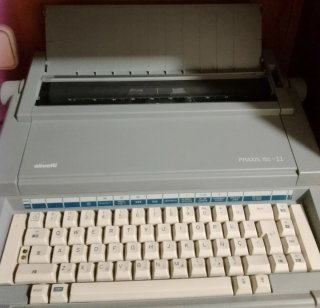 Máquina de escribir eléctrica Olivetti Praxis 150-