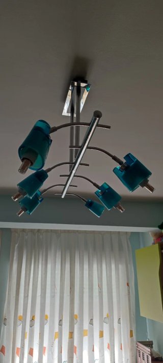 Lámpara de techo moderna azul y plateada