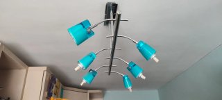 Lámpara de techo moderna azul y plateada