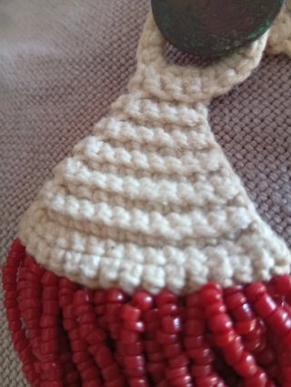 Collana con perline rosse e chiusura