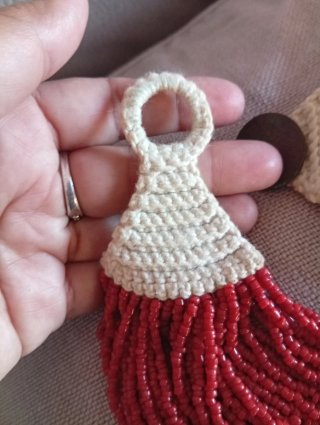 Collana con perline rosse e chiusura