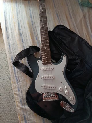 Guitarra Eléctrica Negra