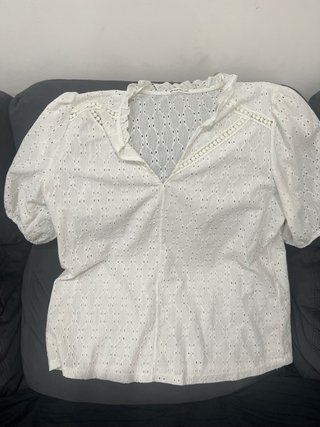 Blusa blanca con bordados