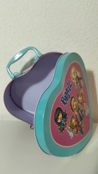Bratz Cloe 2001 + Lata Corazón
