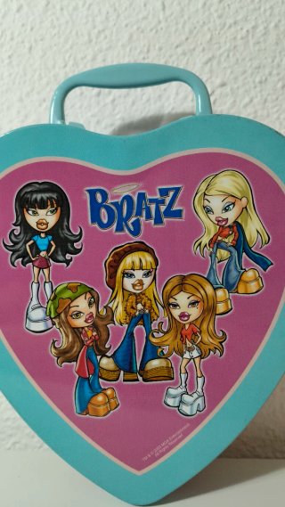 Bratz Cloe 2001 + Lata Corazón