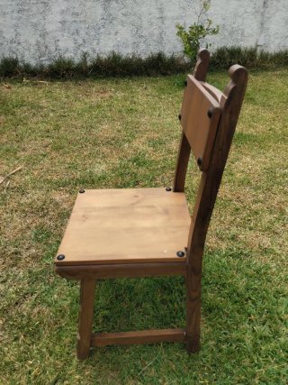 Sillas de madera.