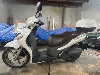 Suzuki Sixteen Maxi Scooter