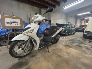 Suzuki Sixteen Maxi Scooter