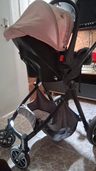 Silla de paseo con capazo rosa