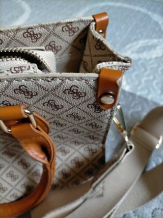 Bolso de mano o bandolera  beige y marrón