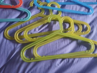 17 Perchas Ikea Plástico Colores Variados
