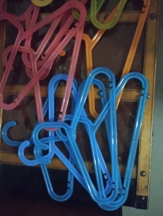 30 Perchas Ikea Plástico Colores Variados