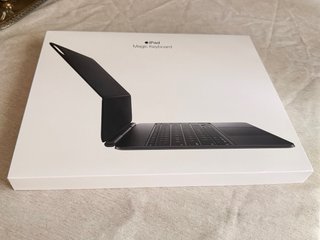 Magic Keyboard iPad Pro M5 Space Gray