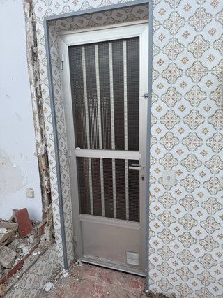 Puerta para galería de aluminio