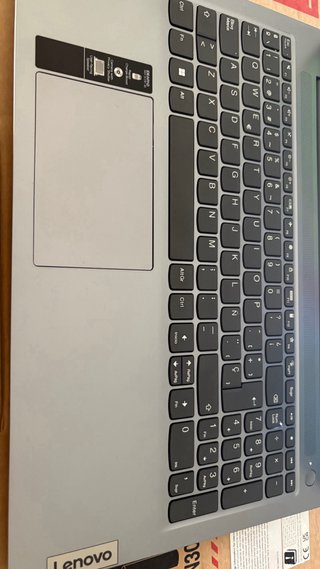 Ordenador portátil Lenovo gris