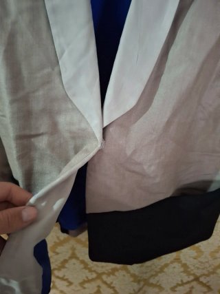 Blazer beige y negro con forro azul