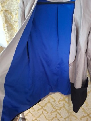 Blazer beige y negro con forro azul
