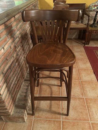 Taburetes altos de madera