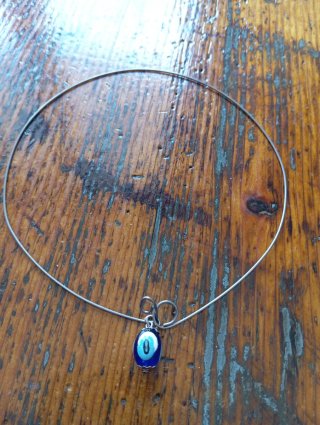Choker con ciondolo occhio blu