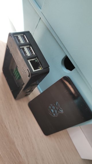 Raspberry Pi 3B con caja.
