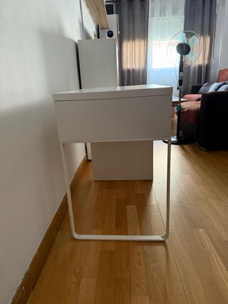 Escritorio IKEA blanco con cajón