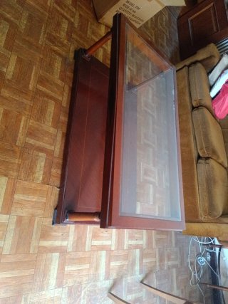 Mesa de centro de cristal y madera
